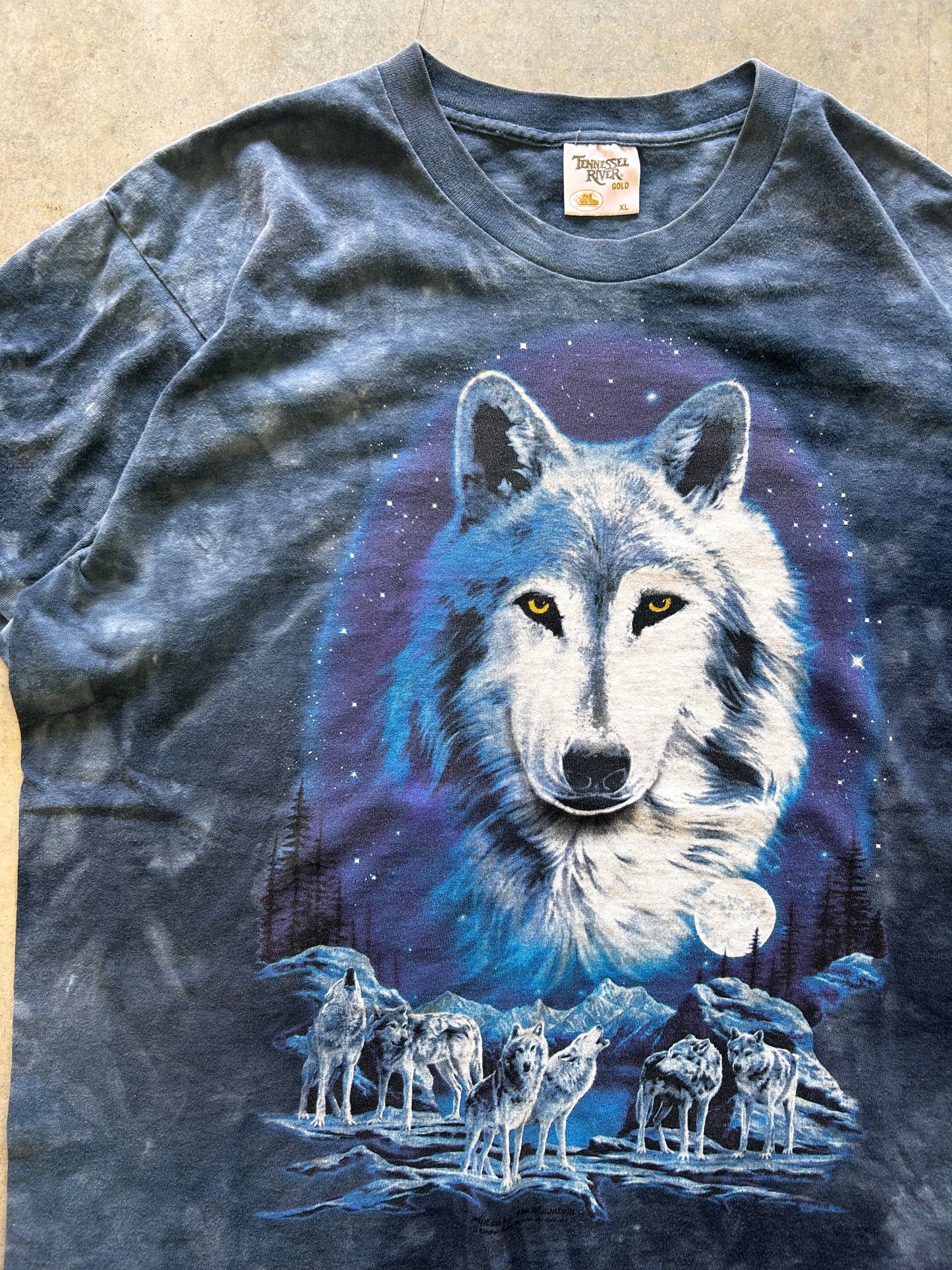 (XL) 90’s Wolf nature tee