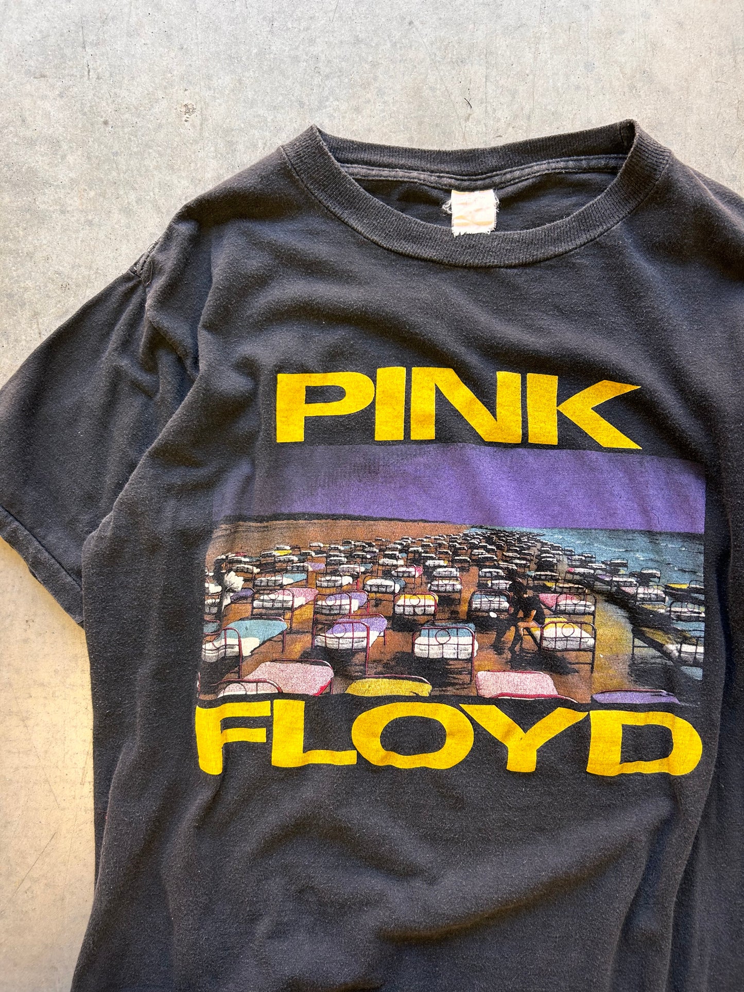 (XL) 80’s Pink Floyd Tour Tee